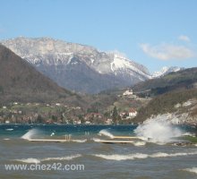 Les vagues sur le lac d'Annecy