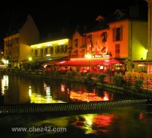 Le canal devant le Palais de l'Isle, la nuit, Annecy