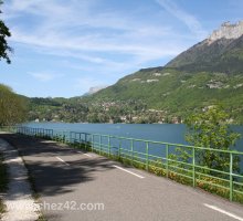 The cycle track, Lake Annecy
